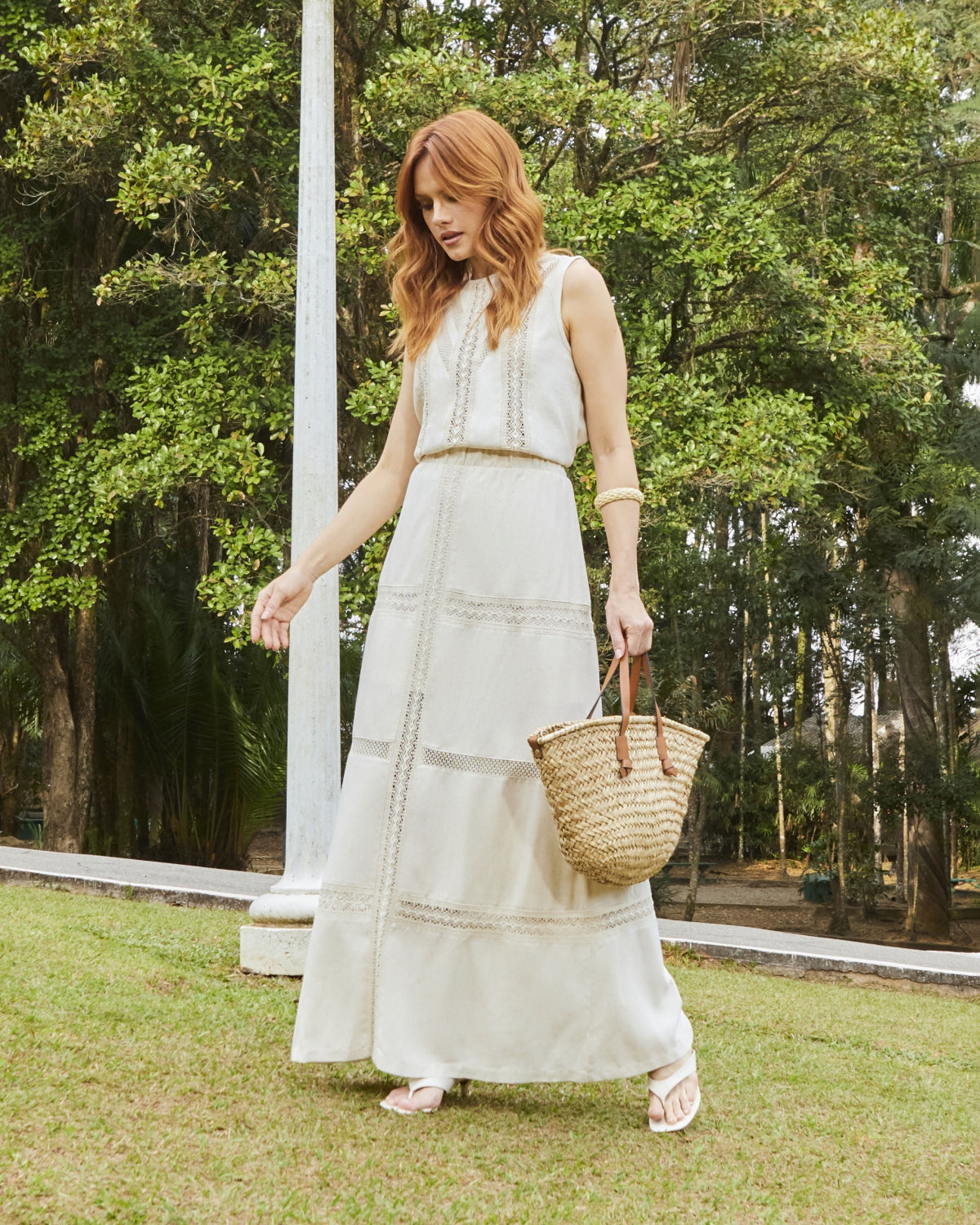 Conjunto Saia Midi e Blusa Bege com Trabalhos Artesanais