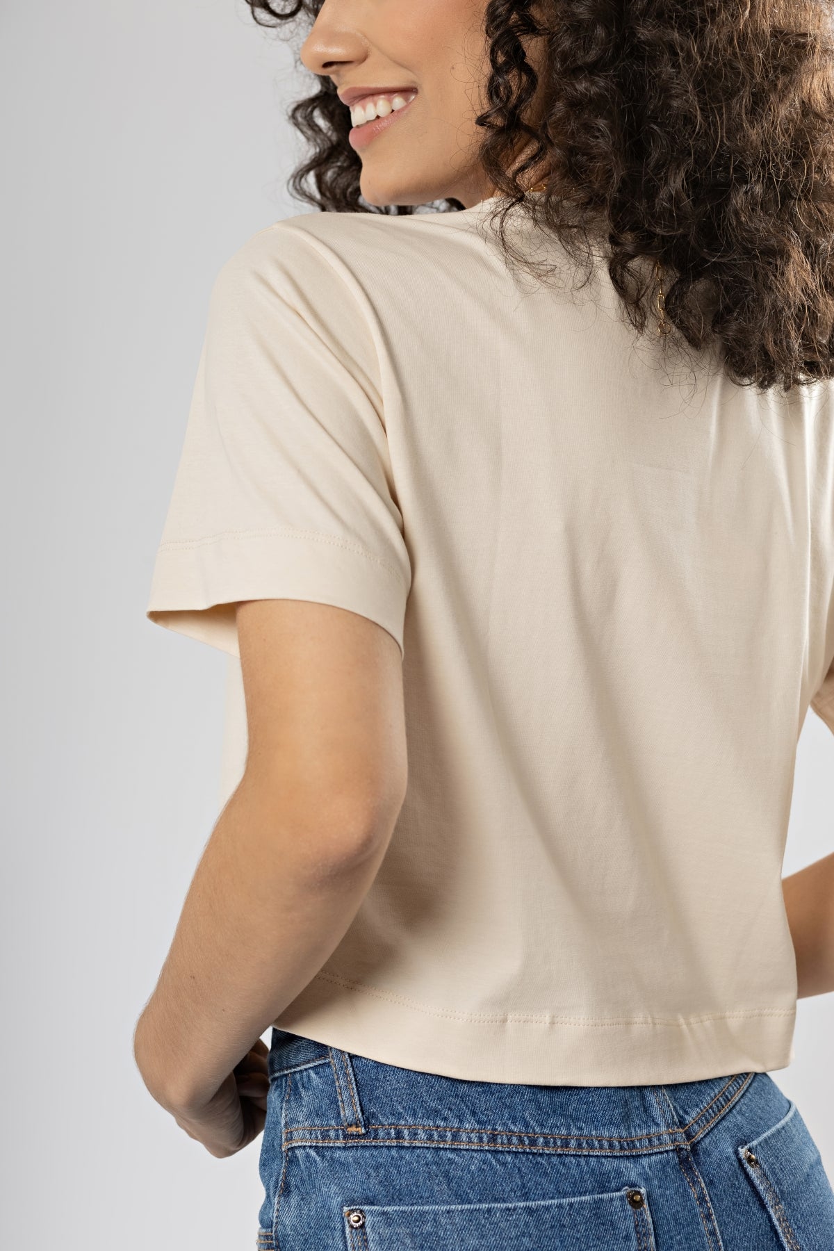 Camiseta Curta Básica Easy Bege Gola Redonda Algodão Egípcio