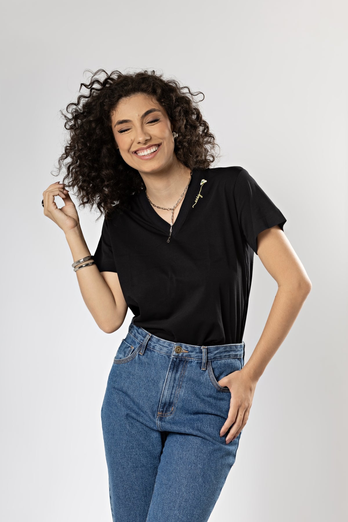Camiseta Básica Easy Preta Gola V