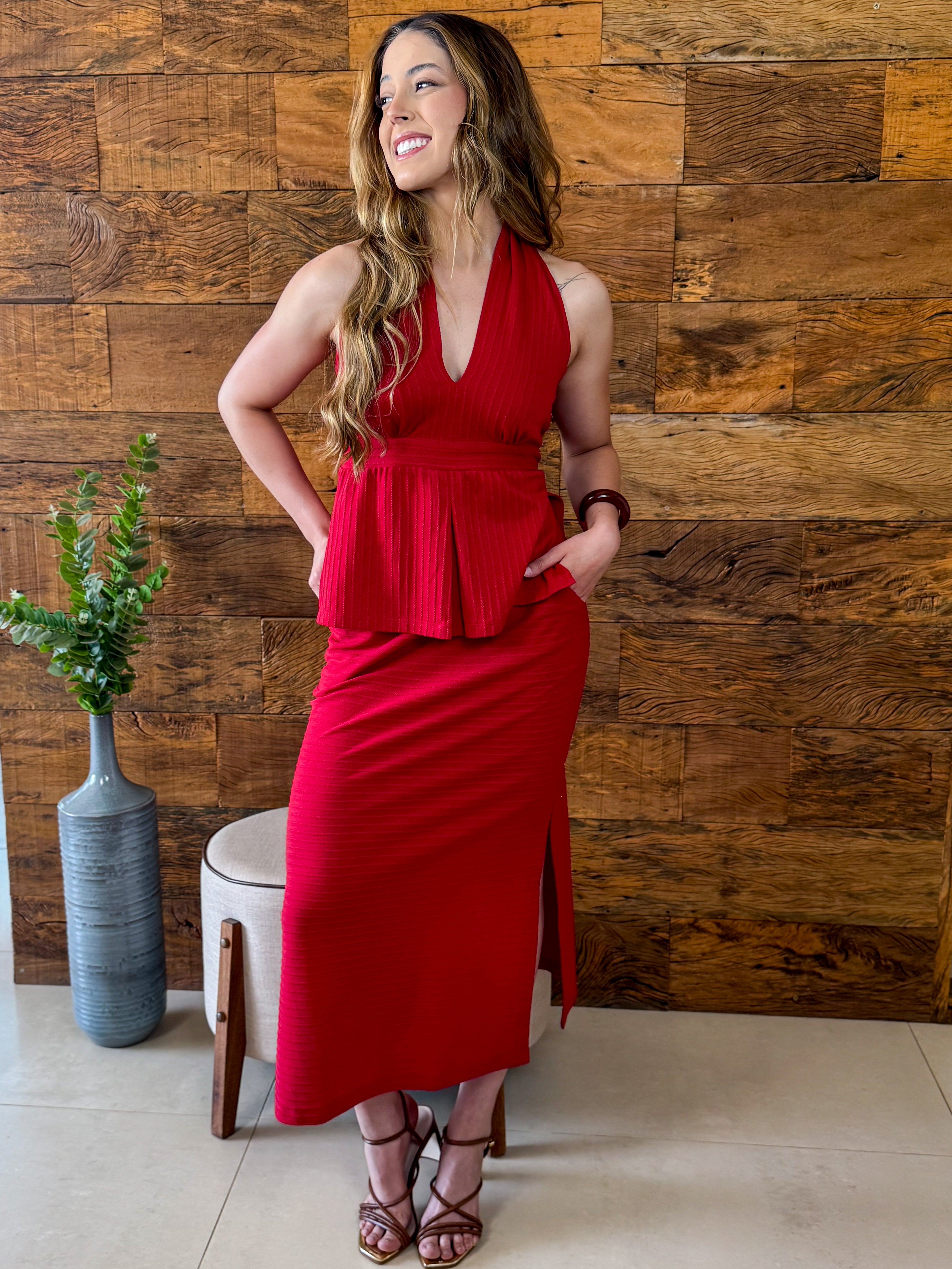 Conjunto Malha Blusa Frente Única e Saia Mídi Vermelho