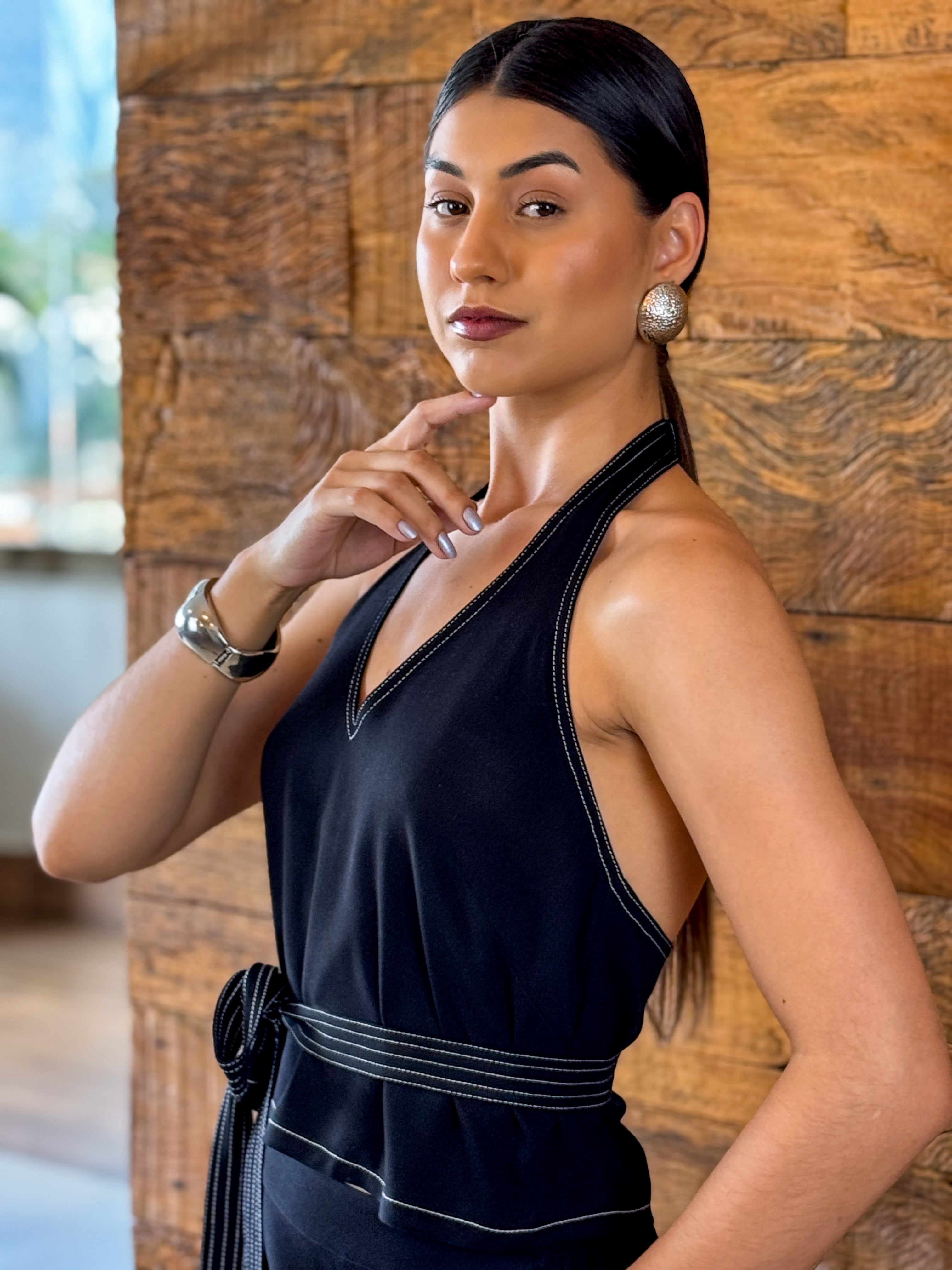 Blusa Preta Frente Única com Amarração