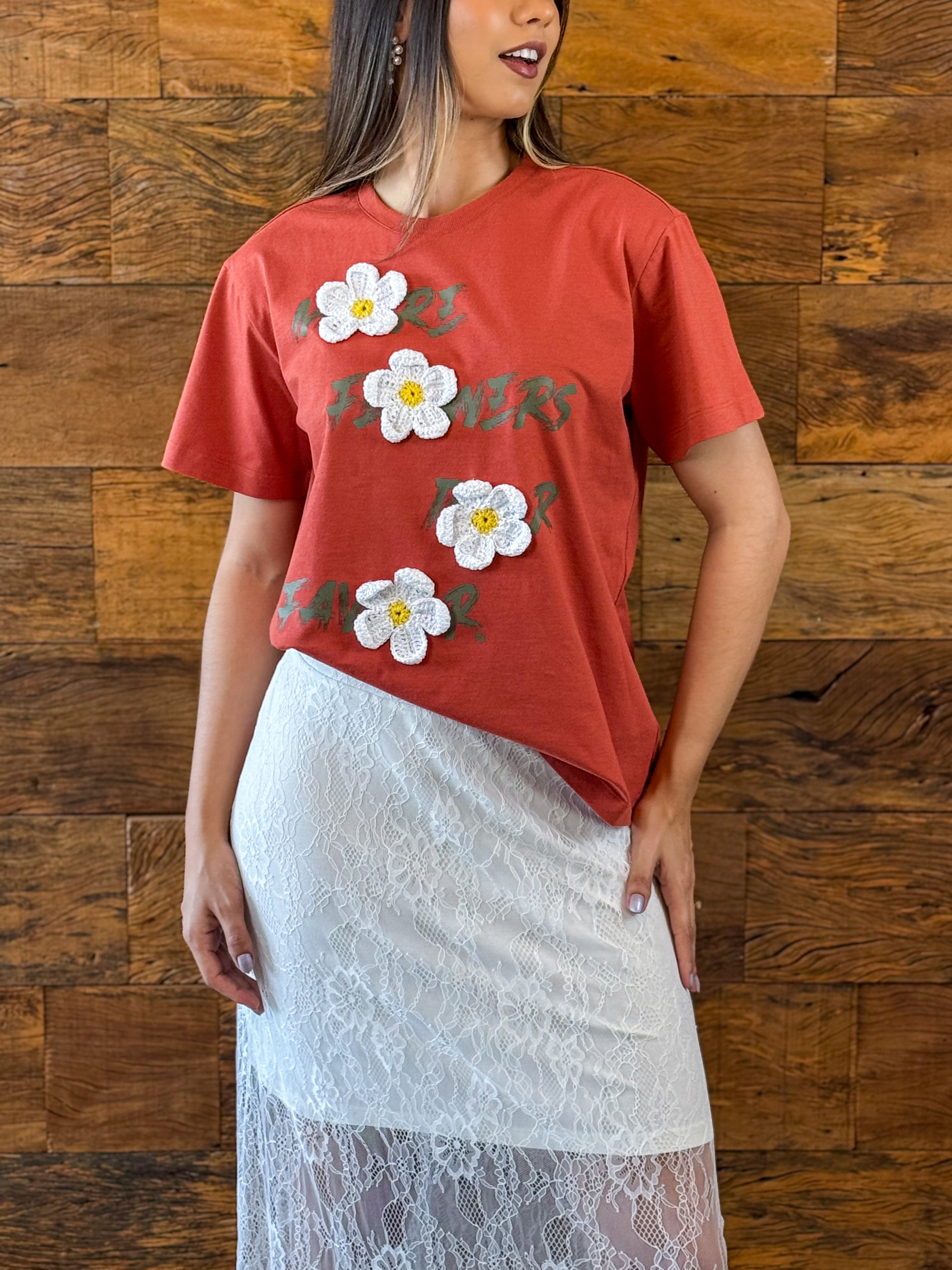 T-shirt Algodão Terracota com Aplicação de Crochê