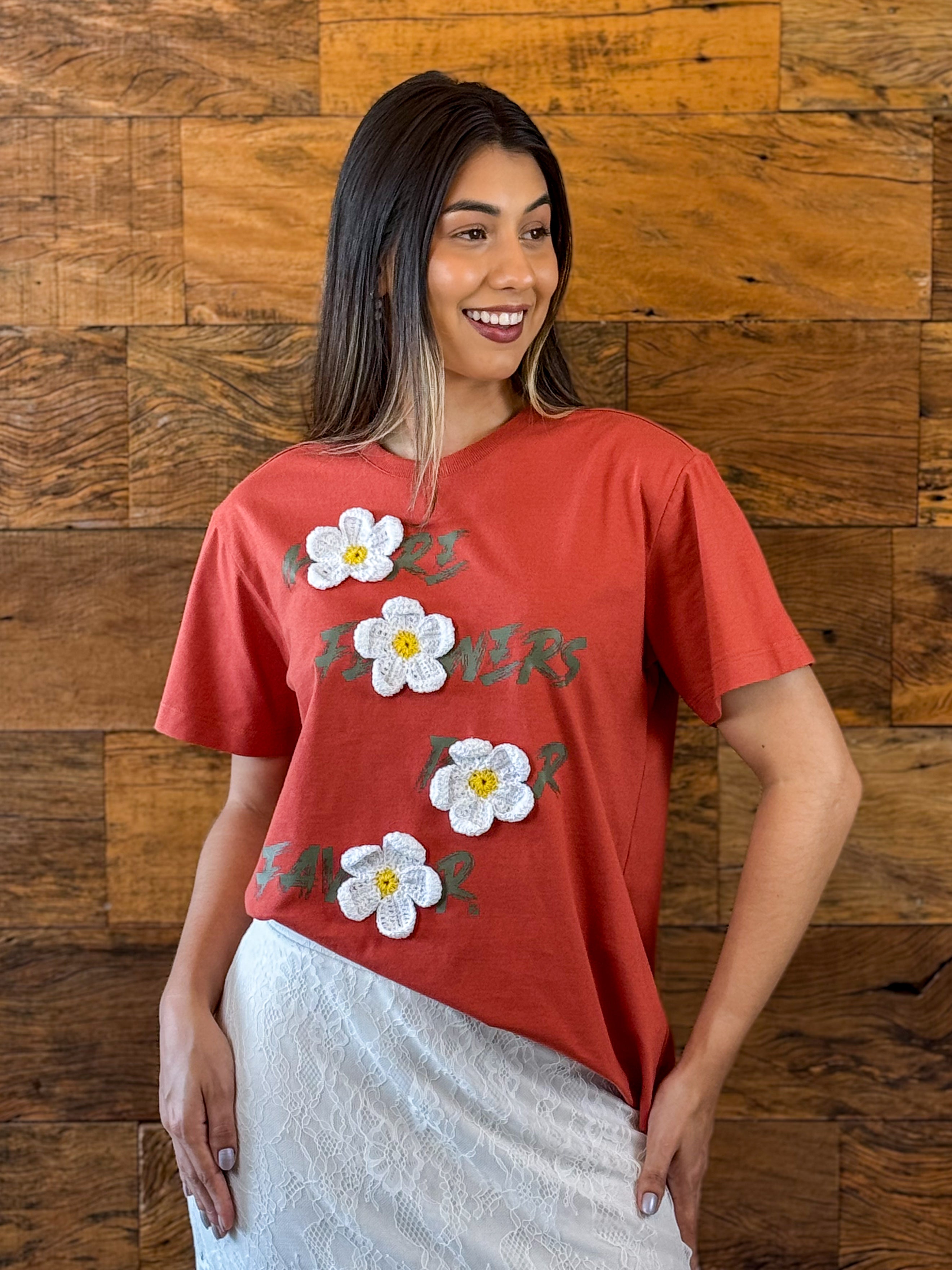 T-shirt Algodão Terracota com Aplicação de Crochê