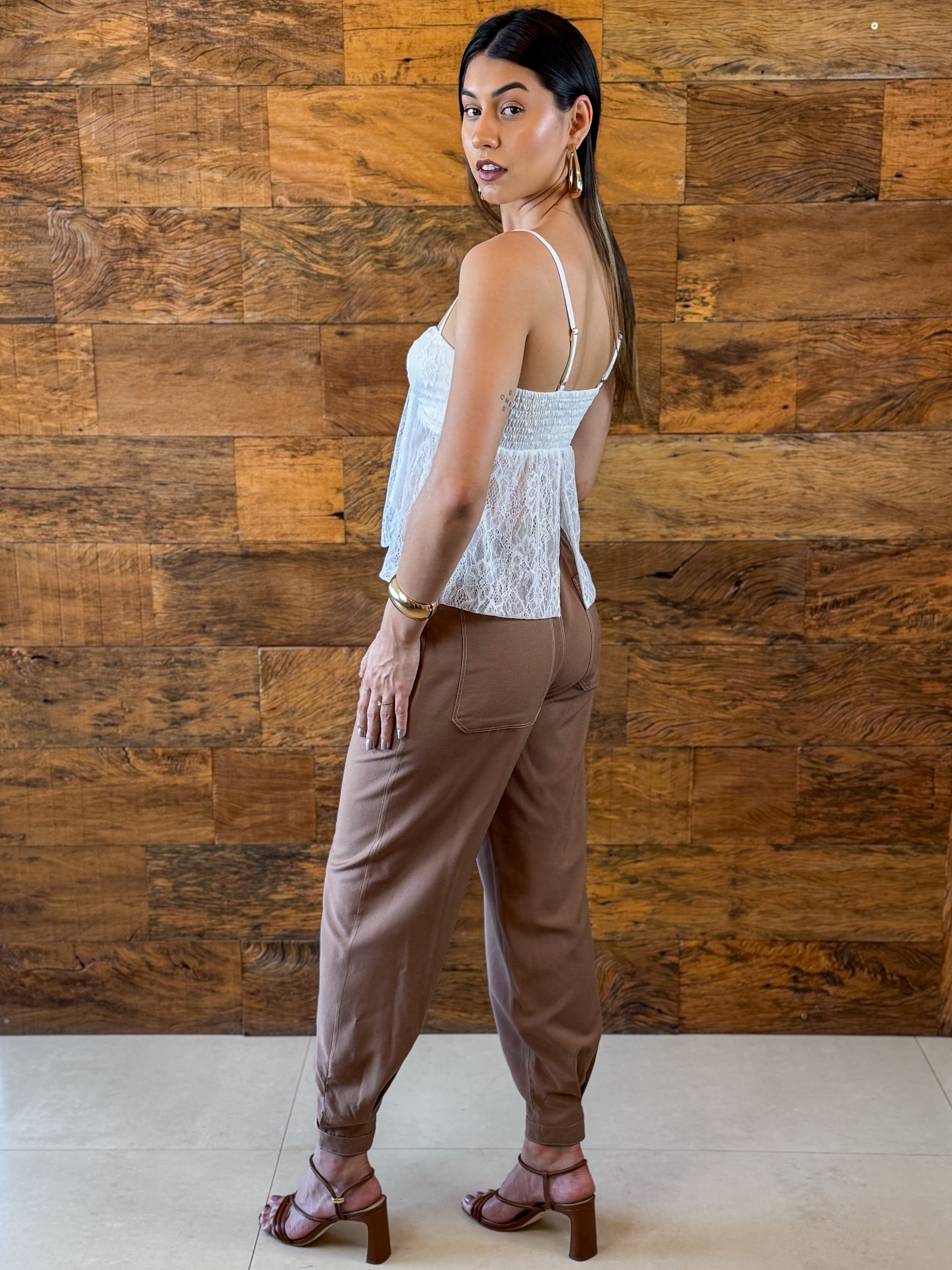 Calça Cenoura Marrom com Punho