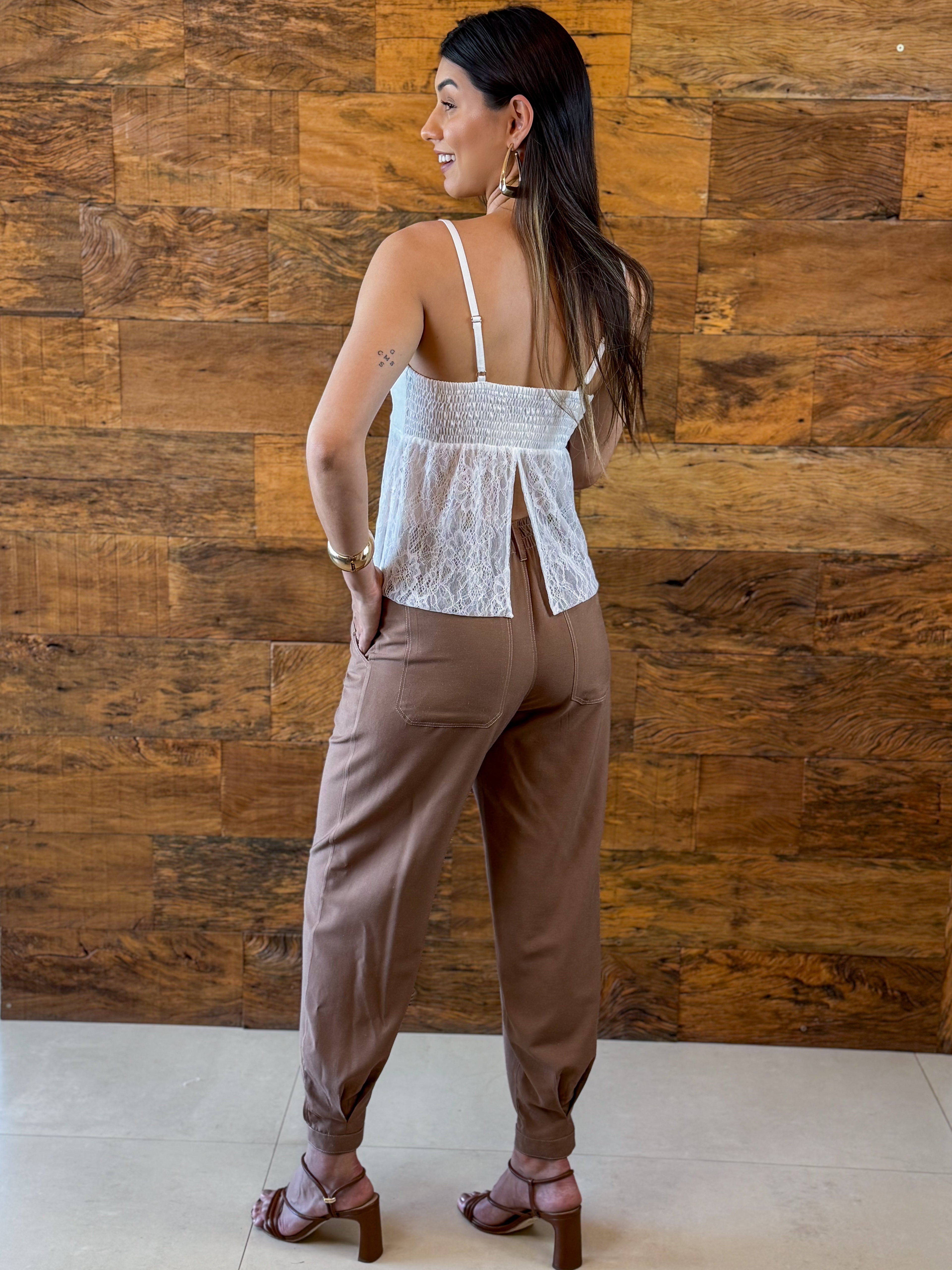 Calça Cenoura Marrom com Punho