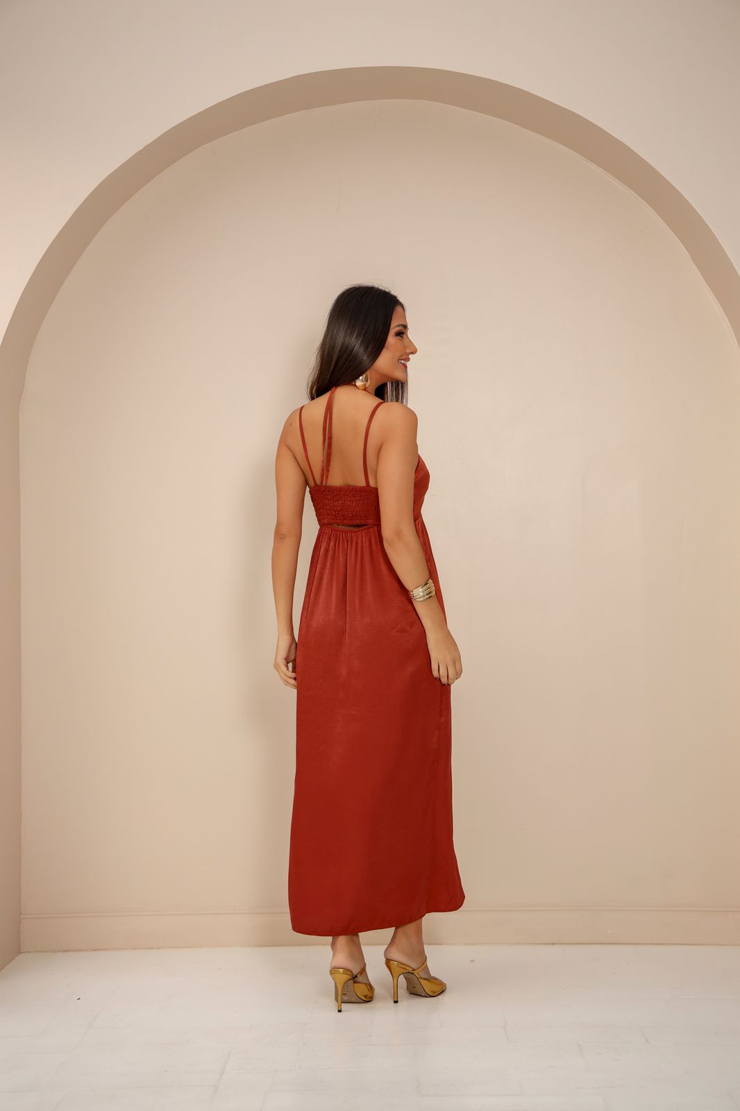 Vestido Mídi Terracota Trespasse Frontal Detalhe Metálico nas Alças