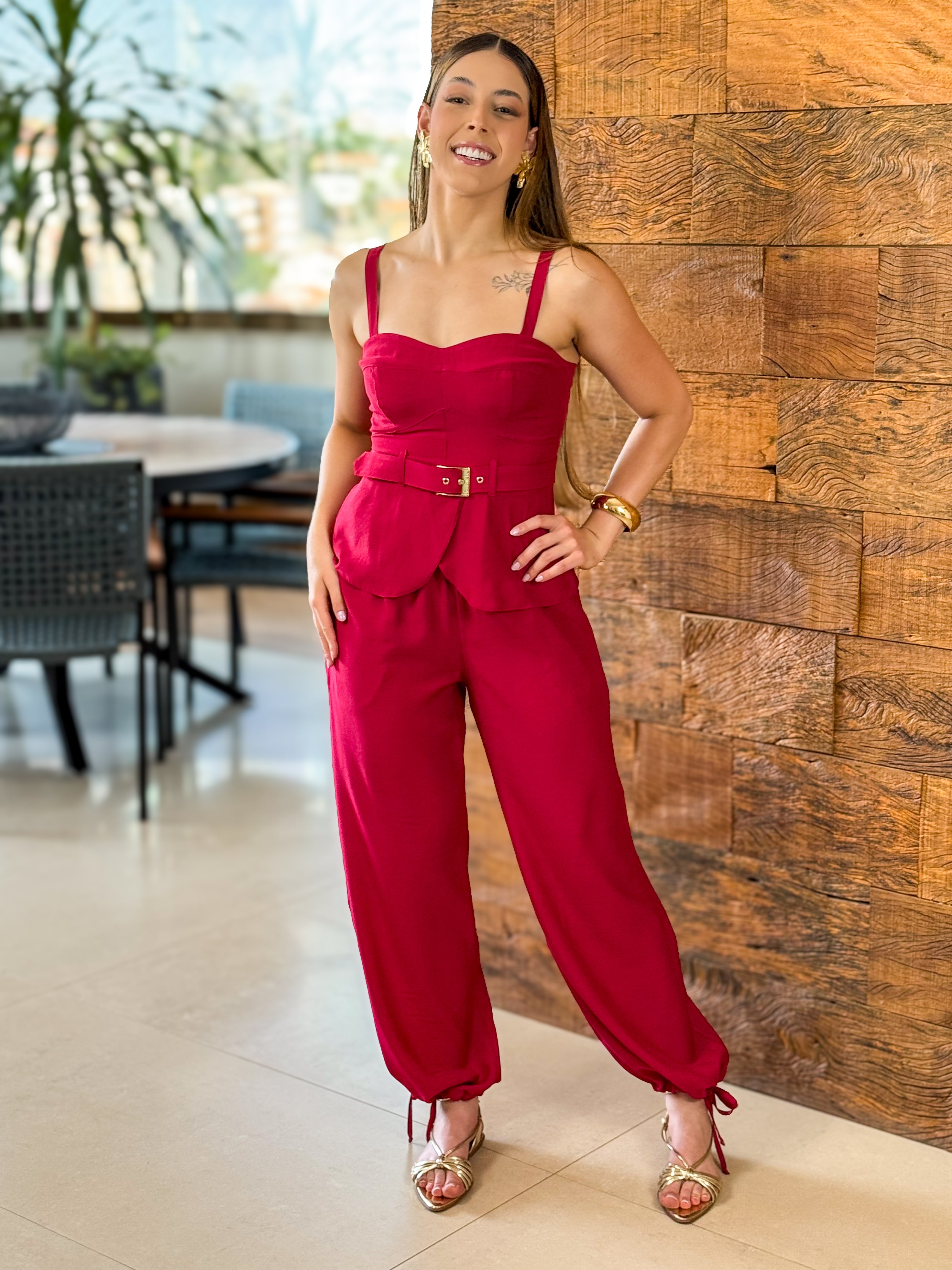 Calça Red Cherry Cós Elástico Amarração no Punho