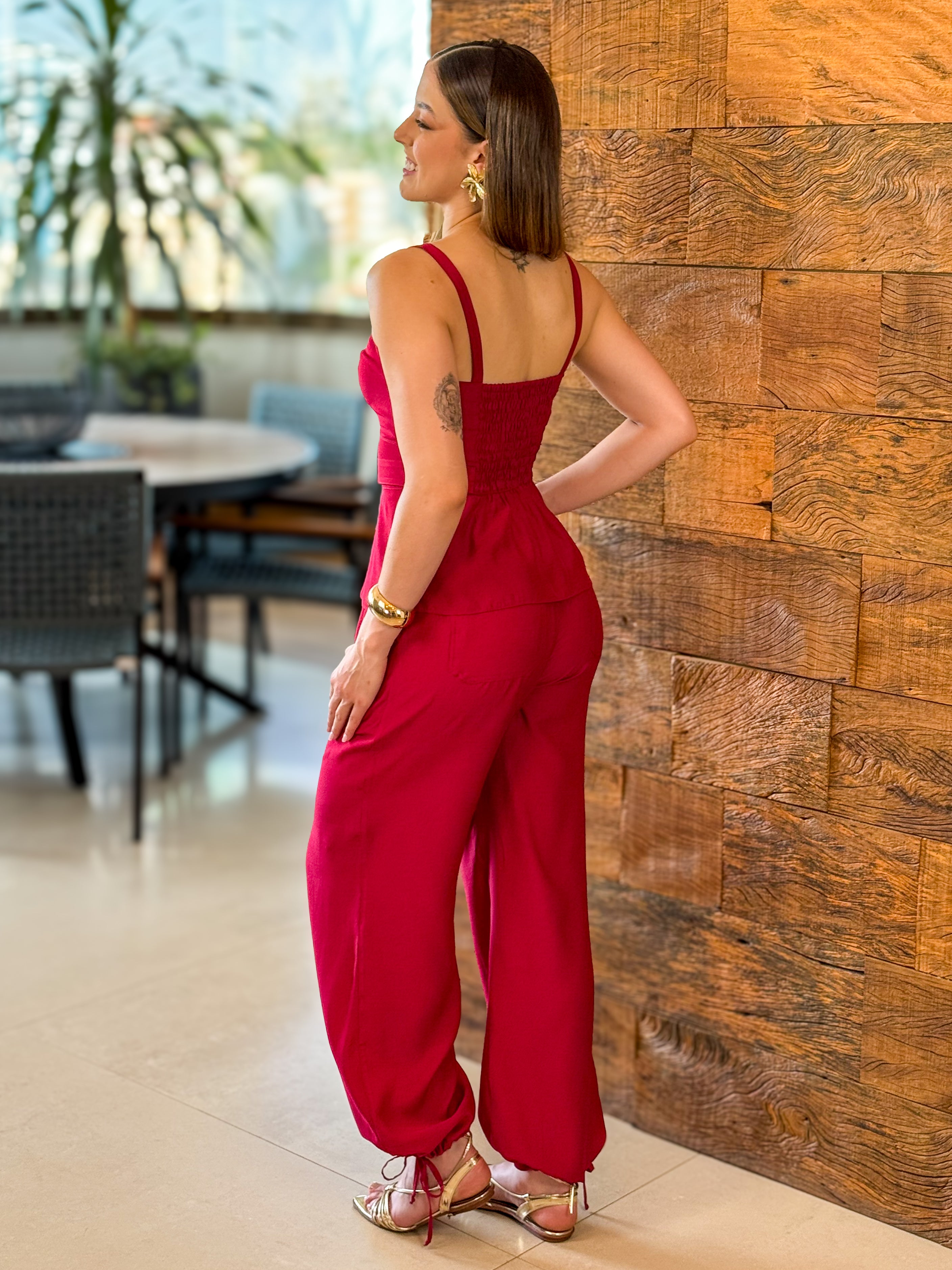 Calça Red Cherry Cós Elástico Amarração no Punho