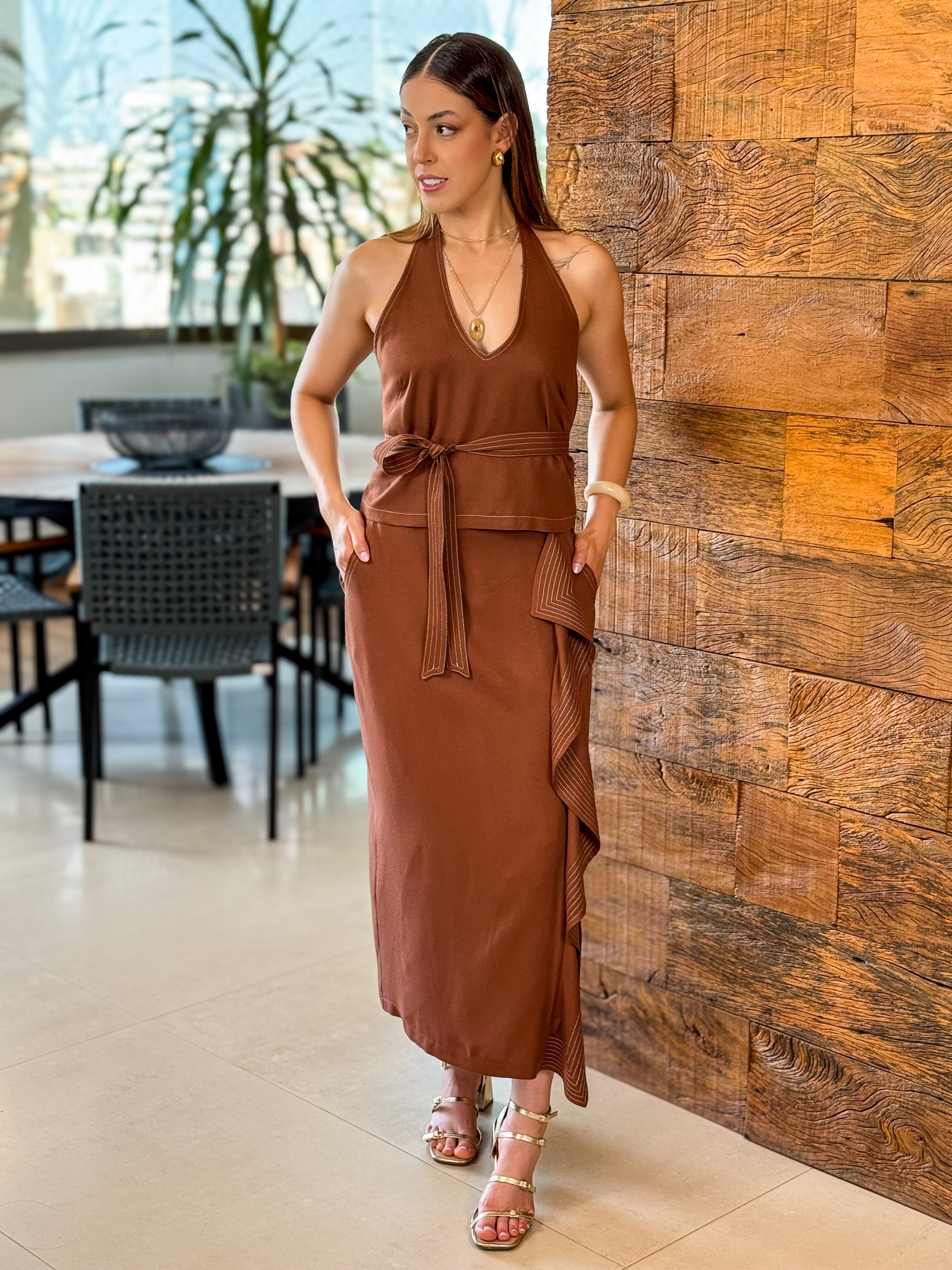 Saia Mídi Marrom Babado Jabô Lateral