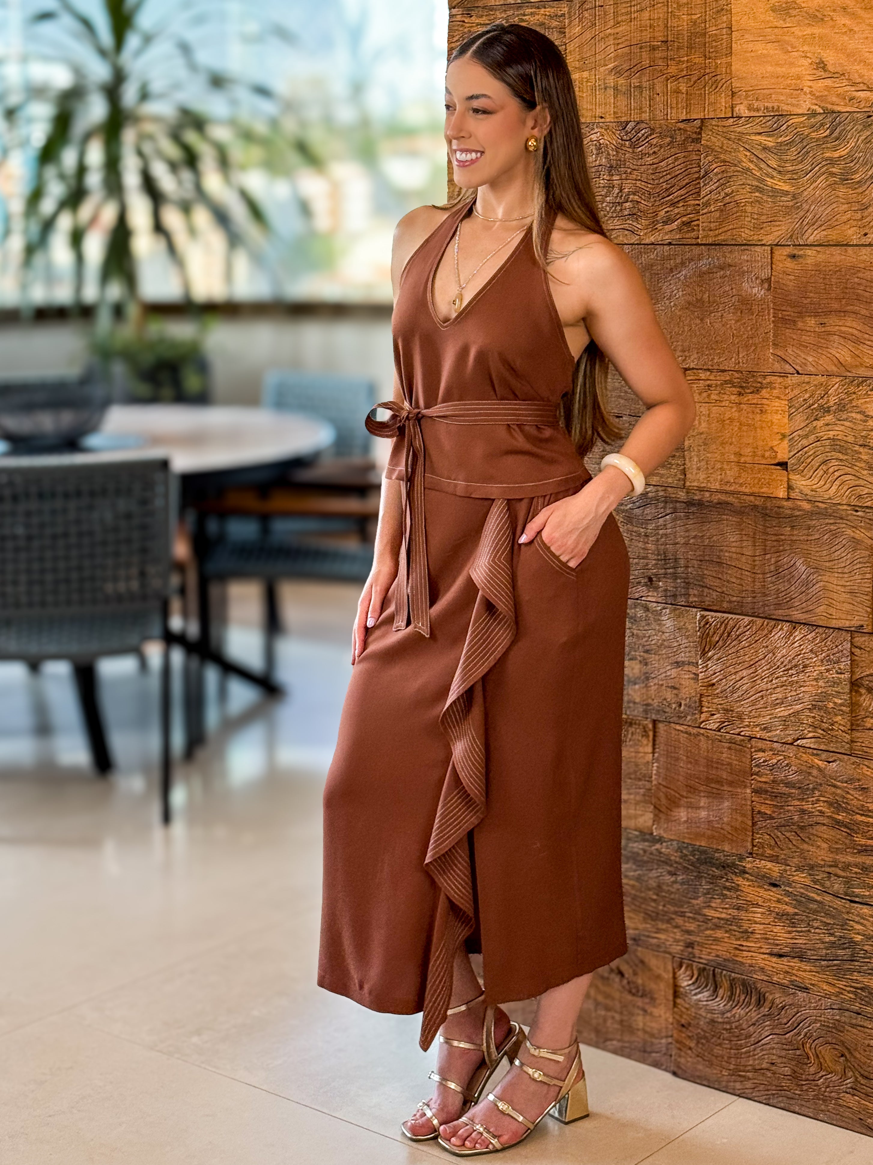 Saia Mídi Marrom Babado Jabô Lateral