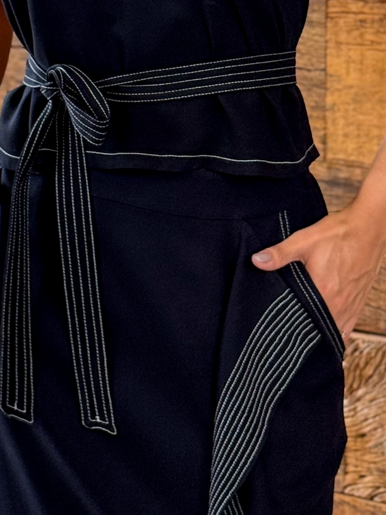 Saia Mídi Preta Babado Jabô Lateral