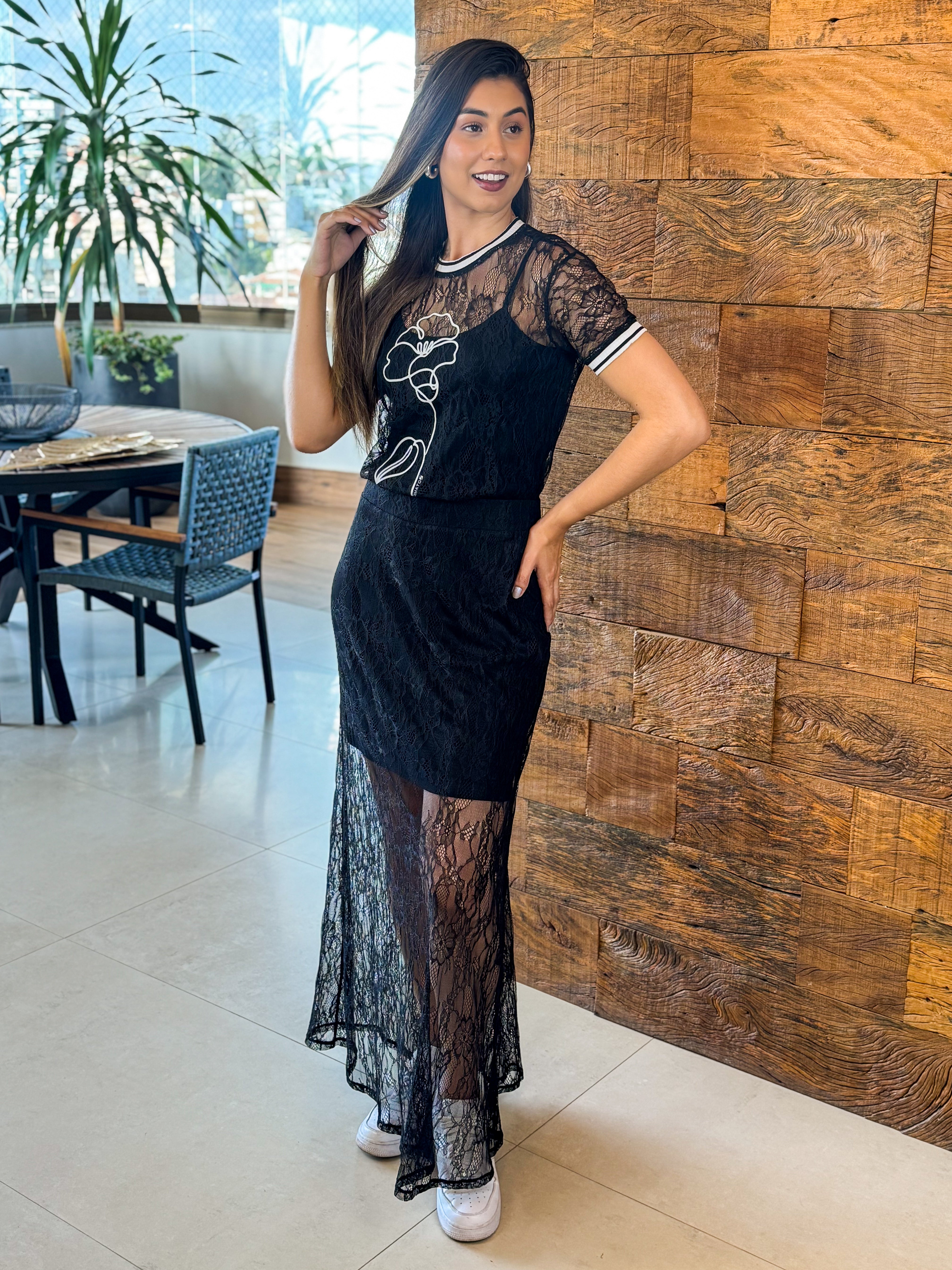 Saia Longa Preta de Renda