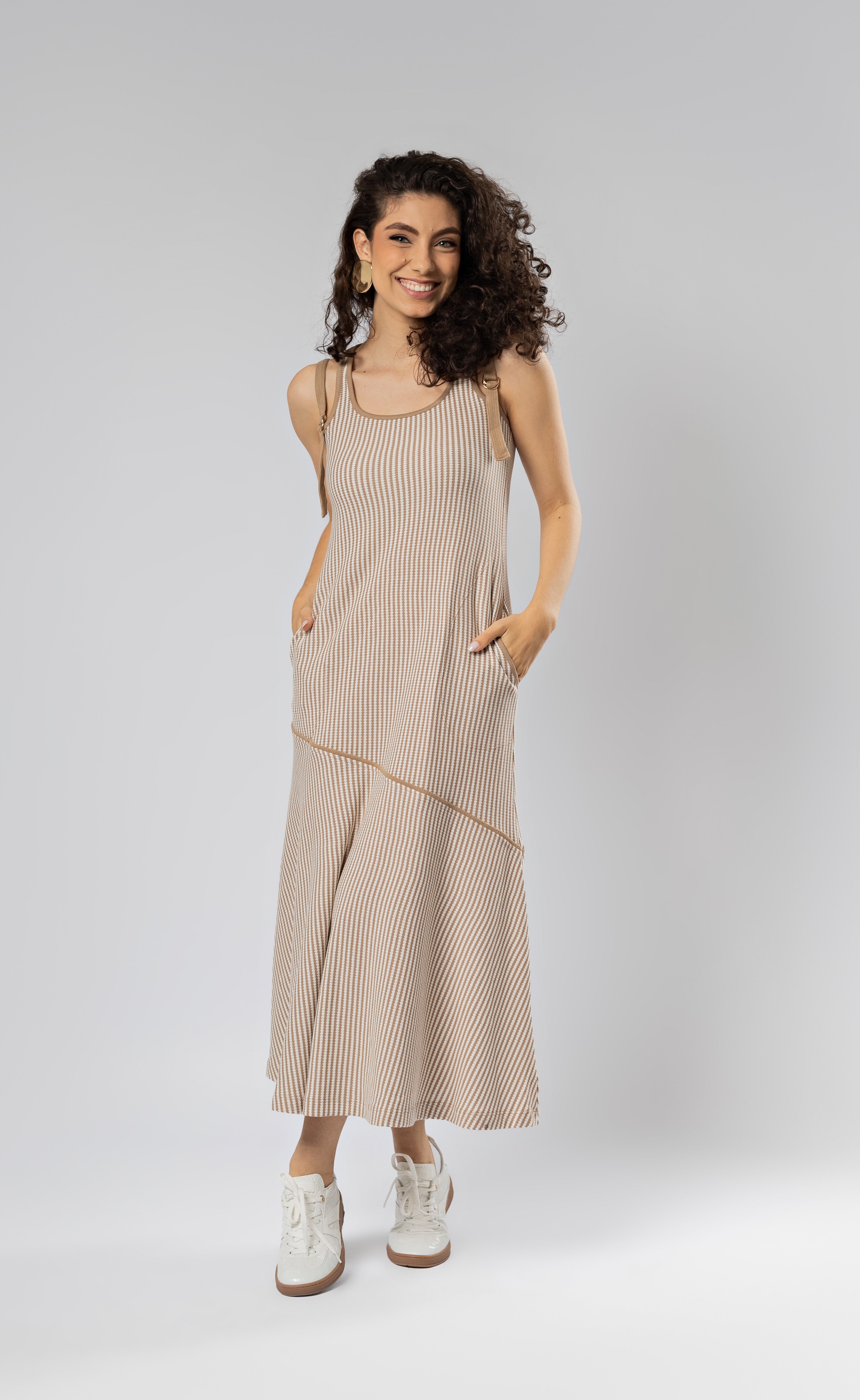 Vestido Mídi Listrado Bege Alças Duplas