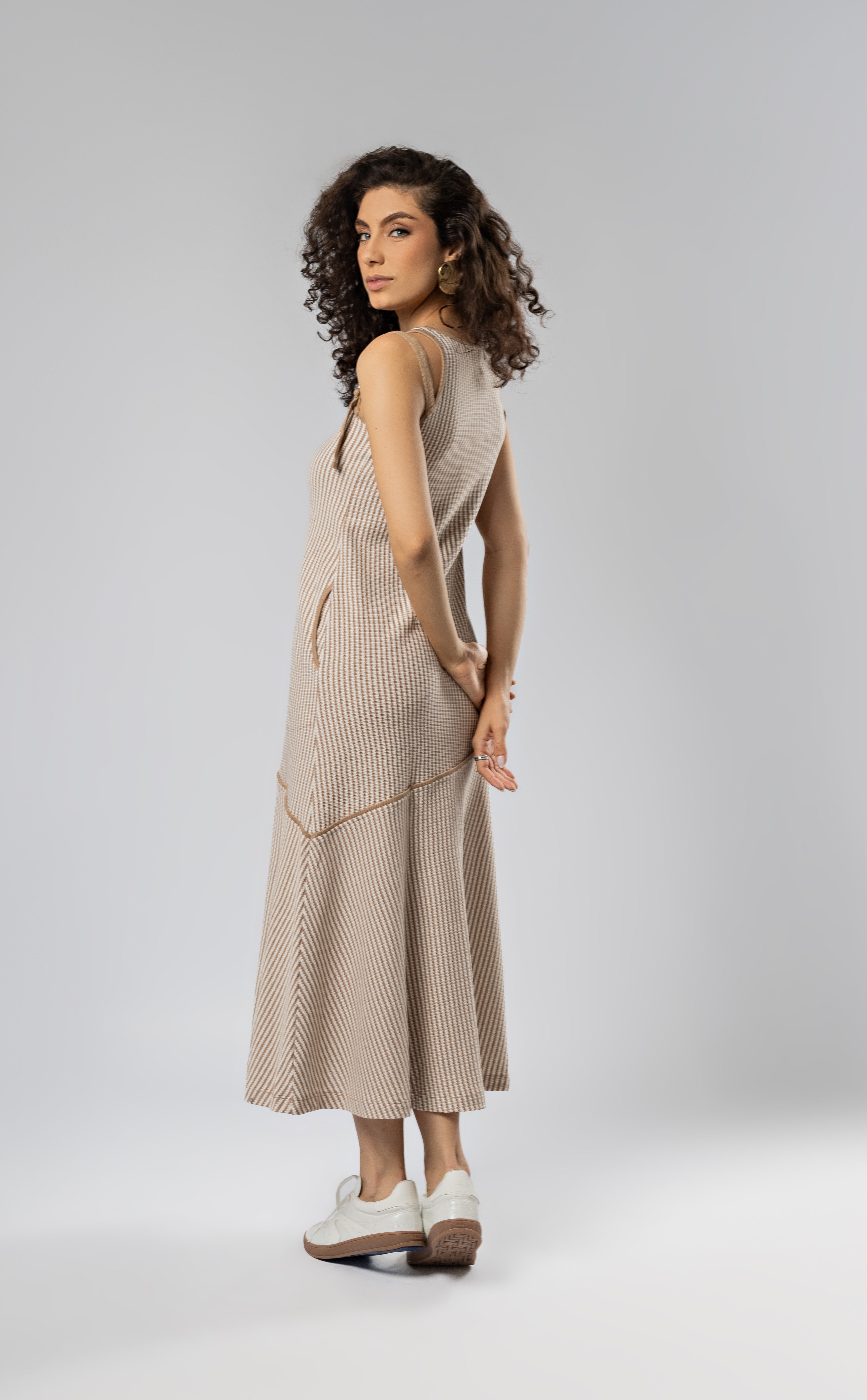 Vestido Mídi Listrado Bege Alças Duplas