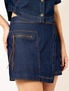 Short Saia Jeans Detalhe em Couro Barrado Assimétrico