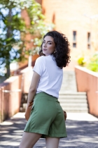 Short Saia Verde Bolsos Frontais