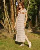 Vestido Mídi Comfy Listrado Marrom Fendas Laterais 