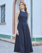 Vestido Mídi Preto Texturizado Decote nas Costas