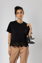 T-shirt Oversized Preta com Aplicação de Renda