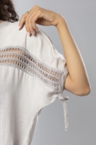 Blusa Cinza Aplicação Crochê de Régua